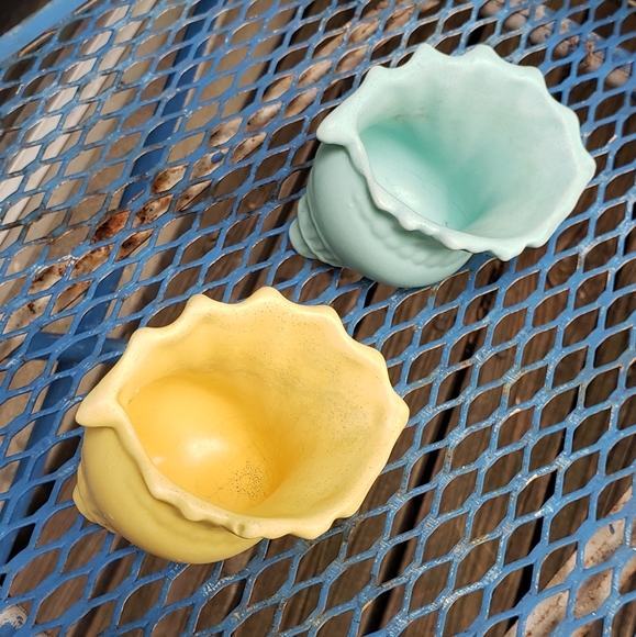 Pottery shell vases, blue, yellow mini